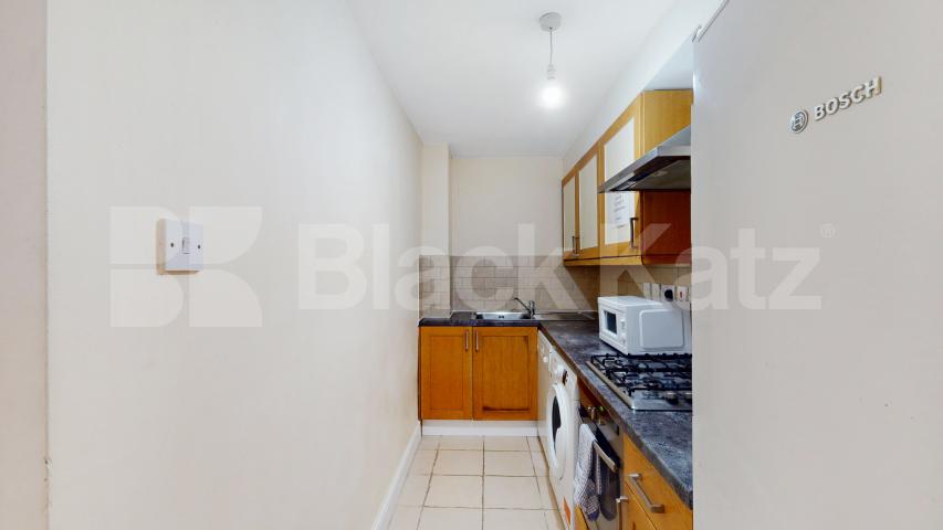 Stylish 3 bedroom flat on quiet residential street in Camden  Rochester Road, Camden